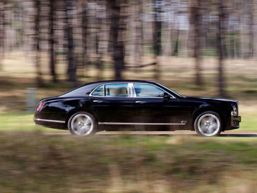  Bentley Mulsanne 2010 года  (UK) (фото 16 из 31)